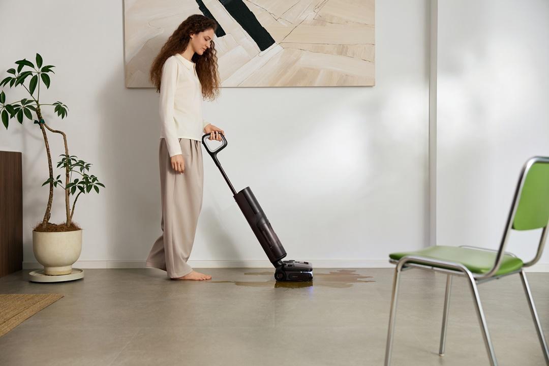 F25 Ultra làm sạch sát mép thế nào? Giải thích công nghệ SensEdge Robotic Arm